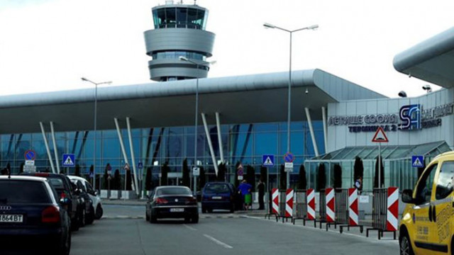 Самолет е кацнал извънредно на летище София днес към 12