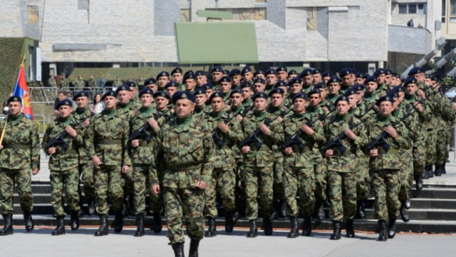 Сръбските военни поискаха от президента Александър Вучич да възстанови наборната служба 13