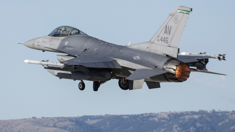 Планoете на Дания да дари изтребители F-16 на Украйна претърпяха  забавяне
