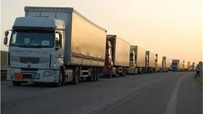 Развръзка  - десетките български камиони, натоварени със стока за Австрия,