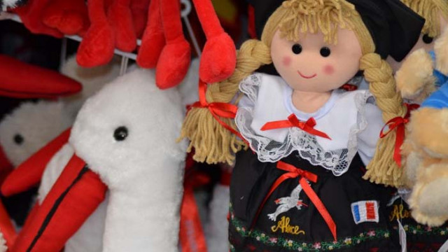 Служителка в „Хиполенд“ отказала да коментира политика, обявиха я за „непросветена робиня“