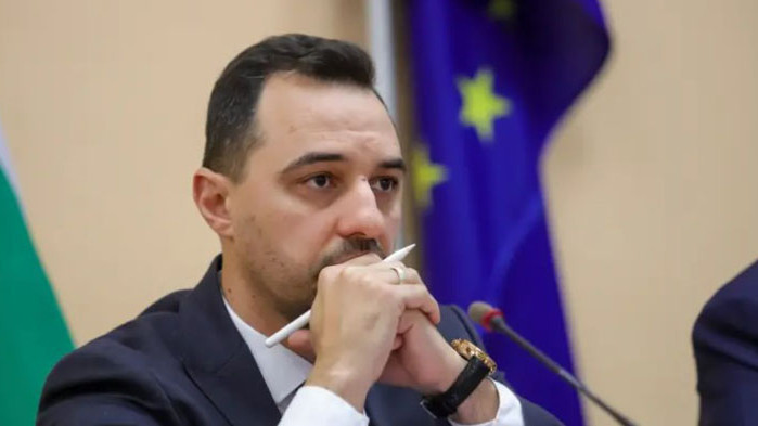 Министър Богданов не изключи закриване на ДКК