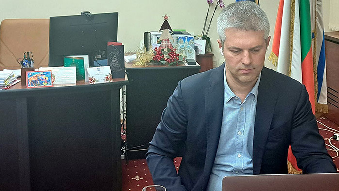 Какво мисли варненският кмет за уличното осветление, презастрояването и "Дупката"