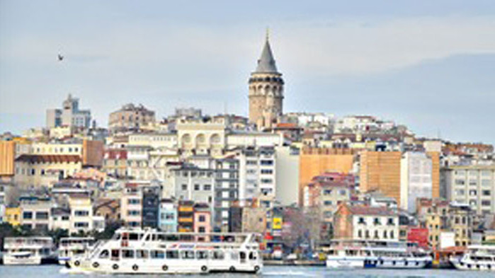 Един от посетителите на джамия в истанбулския квартал Фатих нападна