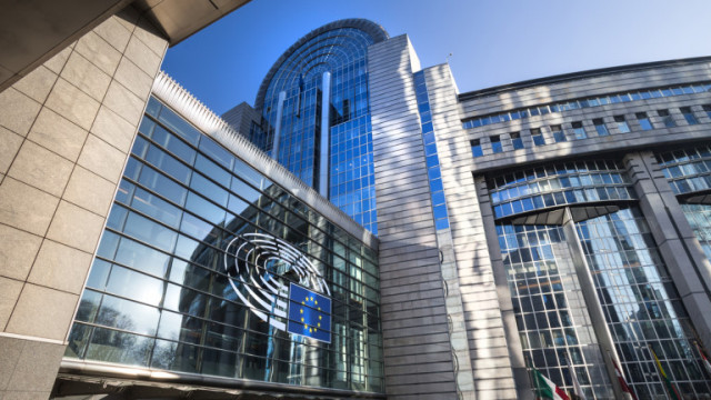 Европейската комисия ЕК одобри отпускането на още близо 4 милиарда