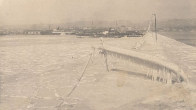 През януари 1904 г  Варненският залив замръзва за период от 15 дни