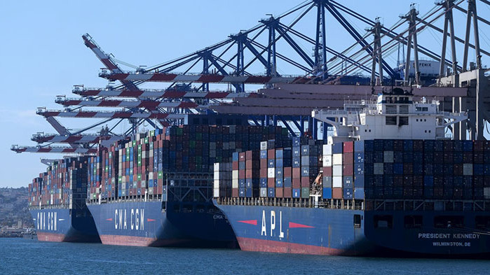 Трафикът на контейнеровози в Червено море е спаднал с около