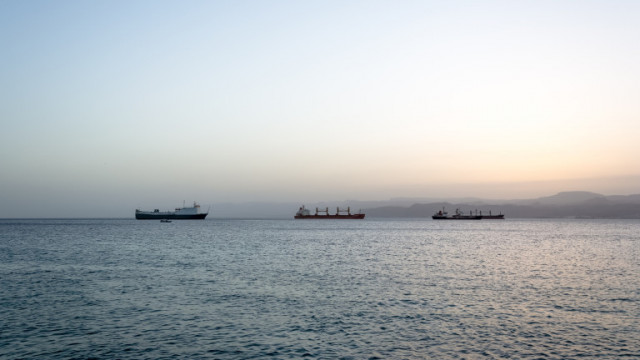 Атаките на йеменските хуси срещу търговски кораби в Червено море