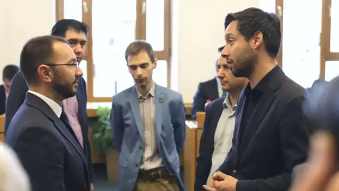 Хекимян за Бонев: Когато си опозиция - ледът е на общината, когато си на власт е на гражданите