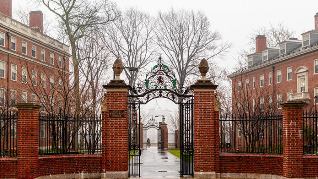 Еврейски студенти съдят университета "Харвард" заради "яростен антисемитизъм"