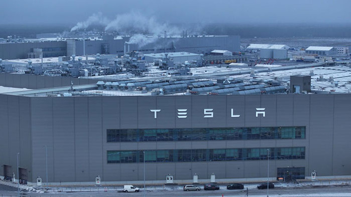 Шведският автомобилостроител Волво (Volvo) обяви, че е принуден да спре