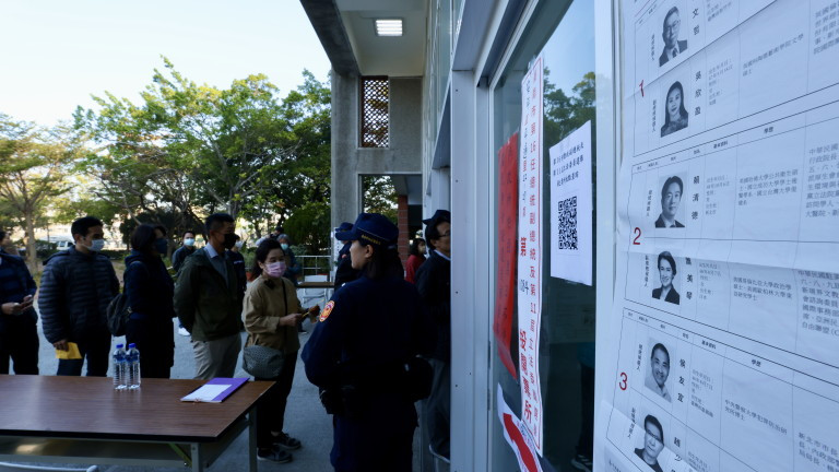 В събота сутринта тайванците се отправиха към избирателните секции, за