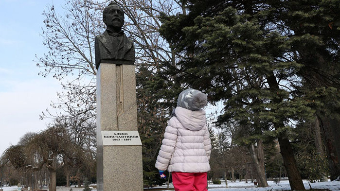 С цветя и планинарски песни отбелязаха 161 години от рождението на Алеко Константинов