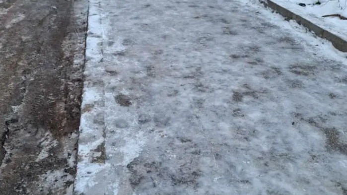 Седмица след снега: София все още е ледена пързалка