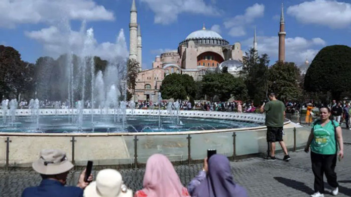 25 евро входна такса от днес за туристите в „Св. София“ в Истанбул