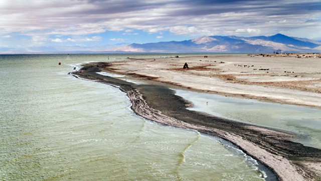Огромното солено езеро се намира в Южна Калифорния Тенденцията на