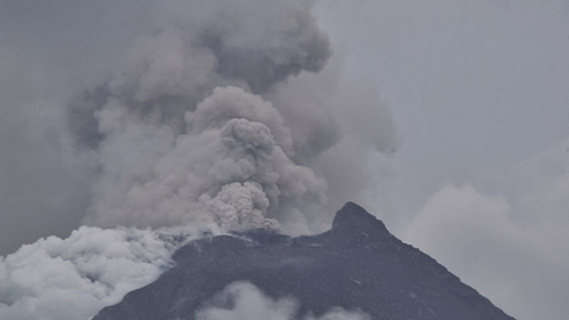 От вчера вулканът е изхвърлил газ и пепел към 40