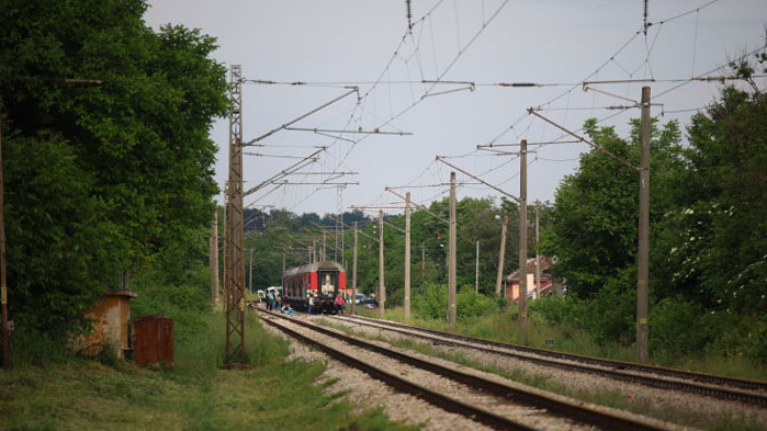 Пътнически влак блъсна и уби жена край Стралджа