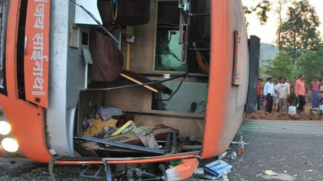 Девет жертви и 30 ранени при катастрофа на автобус в Южна Турция (Видео)