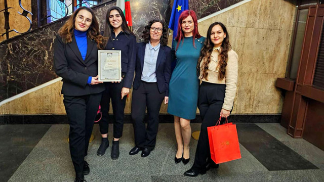 Варненки спечелиха националното състезание по административноправни науки във ВАС