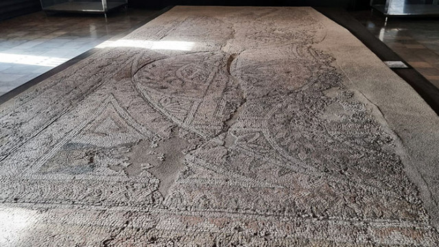 Музеят на мозайките в Девня е построен върху останките на