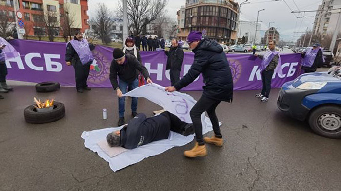 Неконкурентни заплати и 500 000 часа извънреден труд: Протест на столичния градски транспорт