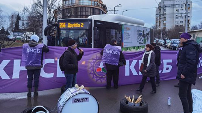 Неконкурентни заплати и 500 000 часа извънреден труд: Протест на столичния градски транспорт
