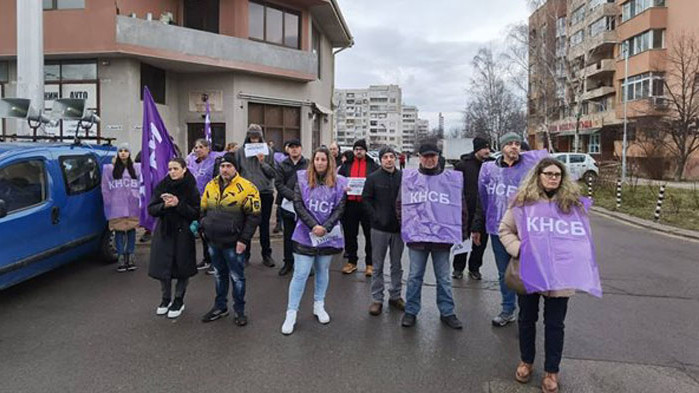 Неконкурентни заплати и 500 000 часа извънреден труд: Протест на столичния градски транспорт
