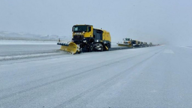 Белгия се съвзема от вчерашния снеговалеж, железниците и летищата отчитат закъснения