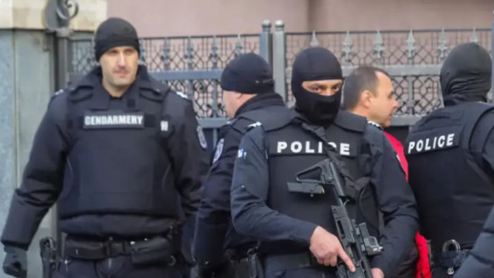 Спецполицаи от СДВР и ГДНП влязоха на проверка в три