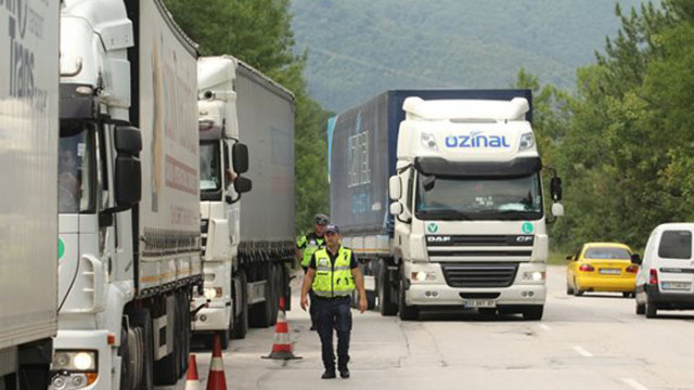 Интензивен трафик по границите с Румъния на изход за камиони, както и на "Капитан Андреево" с Турция