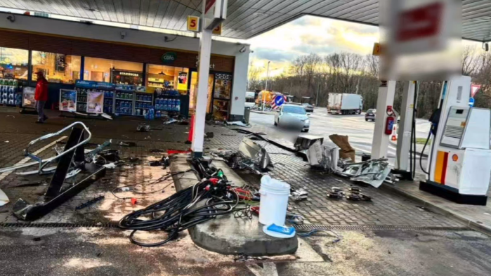 Българин се е врязал с автомобила си в бензиностанция на