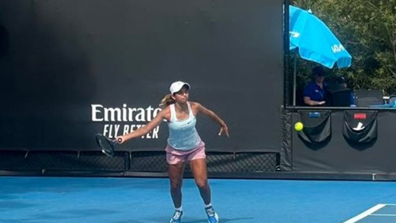 Ива Иванова отпадна на полуфинал при девойките на Australian Open.