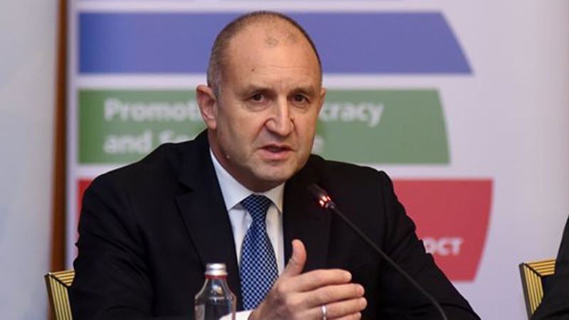 Радев няма да присъства на клетвата на Атанасова и Белазелков