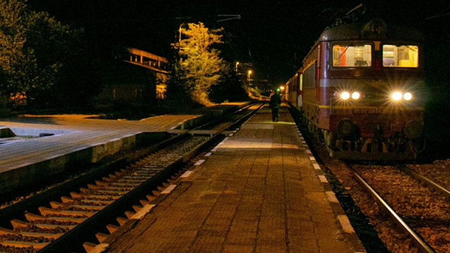 Ученичка се хвърли под бързия влак София-Бургас, оставила предсмъртно писмо