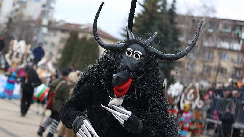 Над 12 000 участници превърнаха "Сурва" в най-мащабния маскараден фестивал в Европа (СНИМКИ)