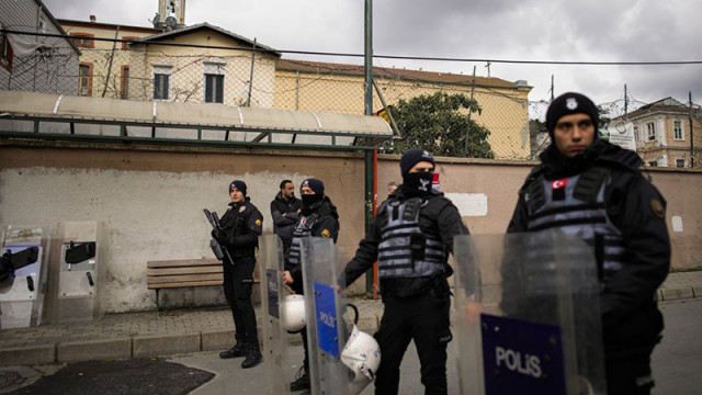 Полицията е задържала двама заподозрени за убийството в католическа църква в Истанбул
