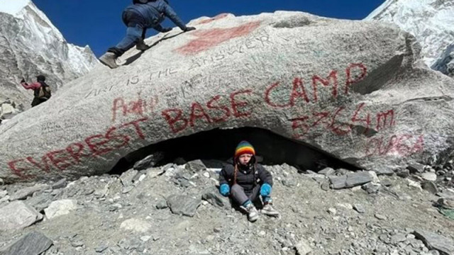 2-годишно дете стана най-младият човек, стигнал до базовия лагер на Еверест