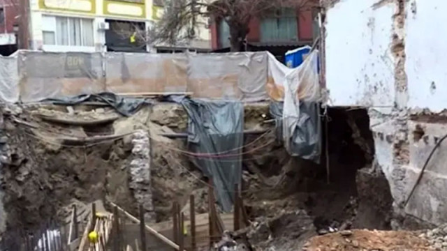 Къща в Пловдив която се пропука и пропадна вчера е