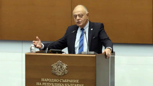 Ген. Атанасов: Службите за сигурност прикриват действия на хора около президента