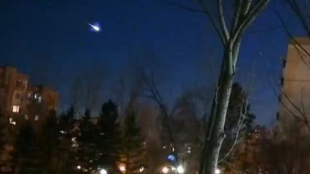В небето над София заснеха вероятно падане на метеор (ВИДЕО)