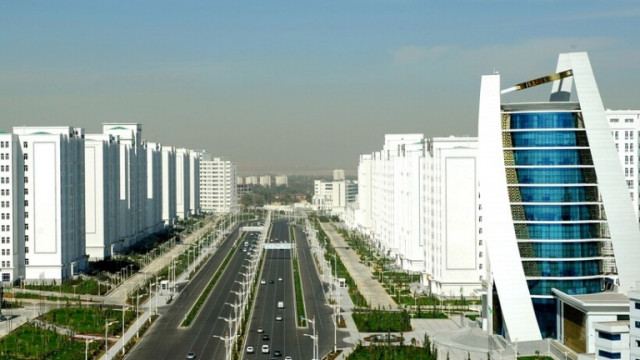 Новите (свръх)модерни градове за милиарди долари в пустинята на Средна Азия