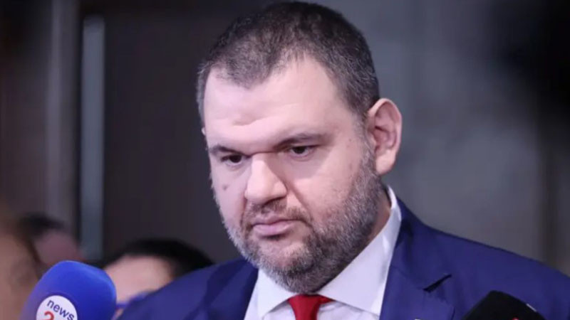 Това лицемерие трябва да приключи, кой къде води, малко взехме