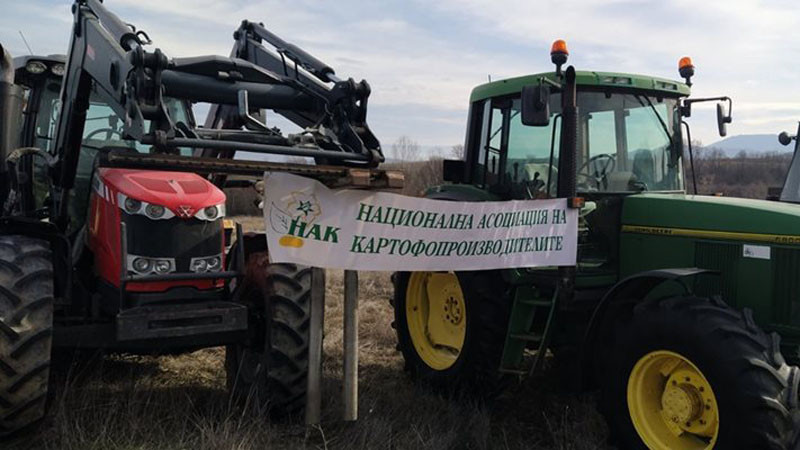 Въпреки споразумението фермери блокираха граничния пункт Илинден