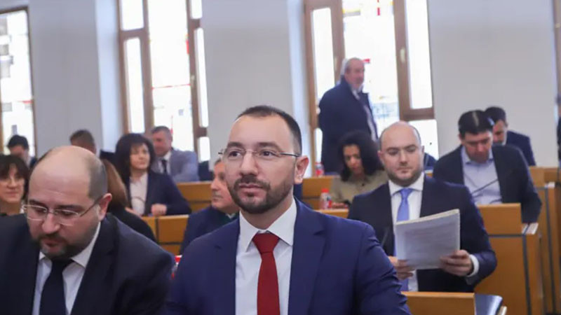 Хекимян: ПП-ДБ-СС се държат като в детската градина – като нещо не им харесва, стават и си тръгват