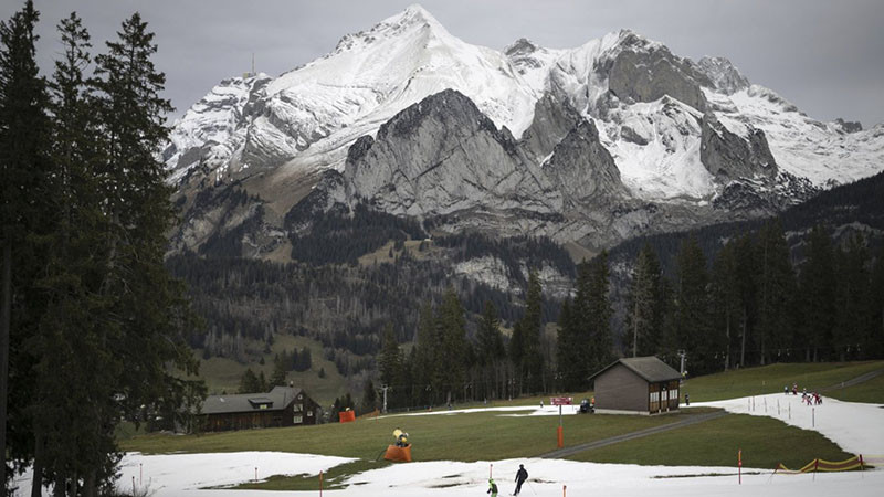 Нидерландка и двете й деца загинаха по време на разходка в Алпите край Монтрьо