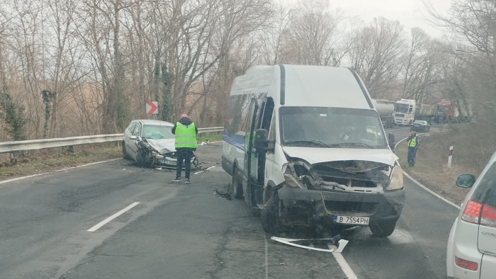 Тежка катастрофа е станала разно тази сутрин по трасето на