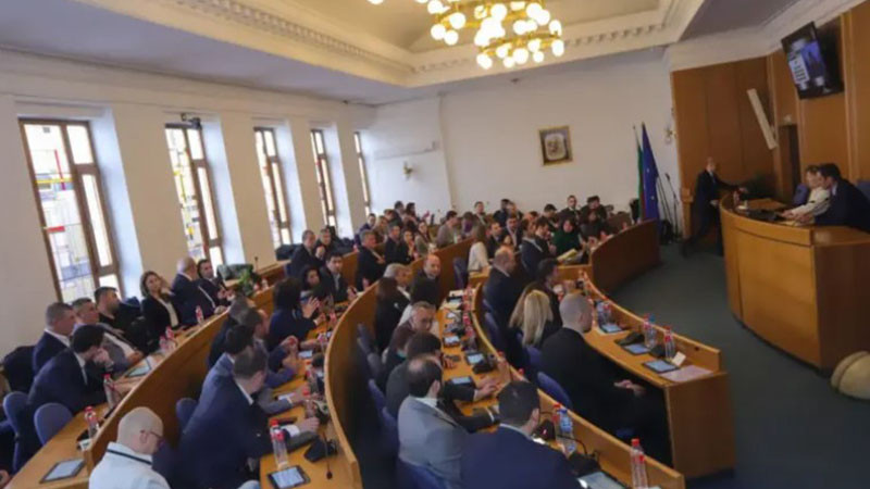 Последните три месеца бяха изгубени от страна на управляващите от