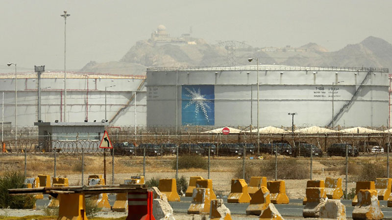 Саудитска Арабия обяви, че има свободен голям петролен капацитет