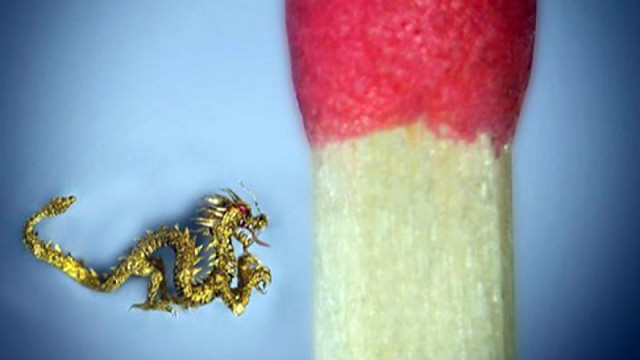 Известен микроскулптор от Великобритания е направил златен дракон който е